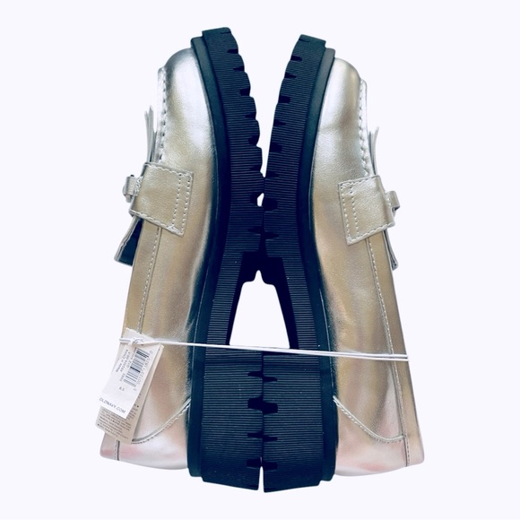 NWT Faux Leather Metallic Silver Chunky Heel Loafer. Size 8-1/2 - Picture 9 of 10